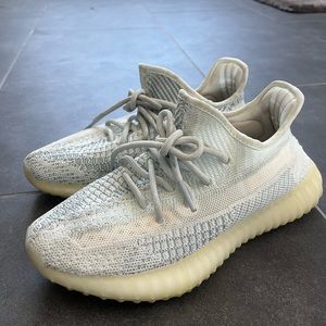 YEEZY boosts 350 V2
